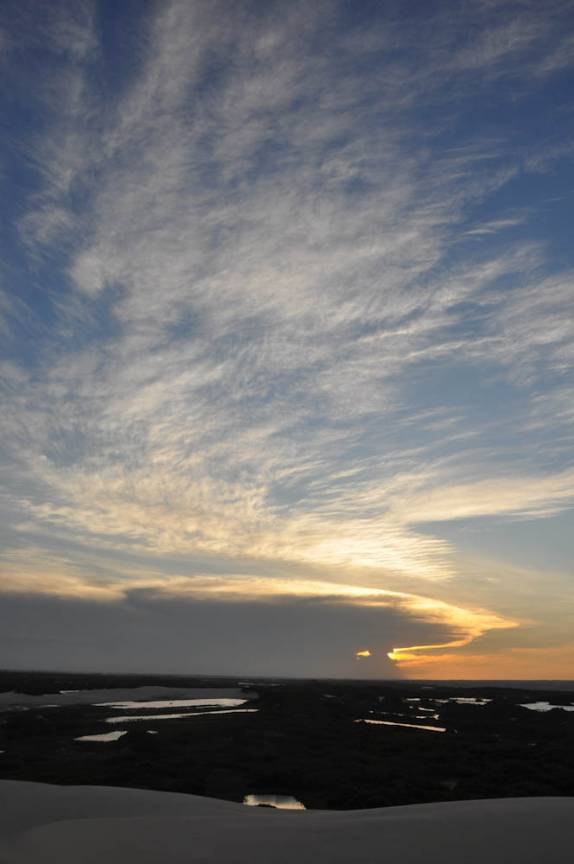 Magnífico pôr-do-sol nos Pequenos Lençóis, região de Paulino Neves - MA